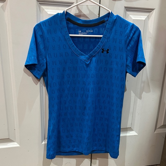 NWOT Under Armour Women's Blue Patterned V-Neck Tee sizeXS - Picture 4 of 8
